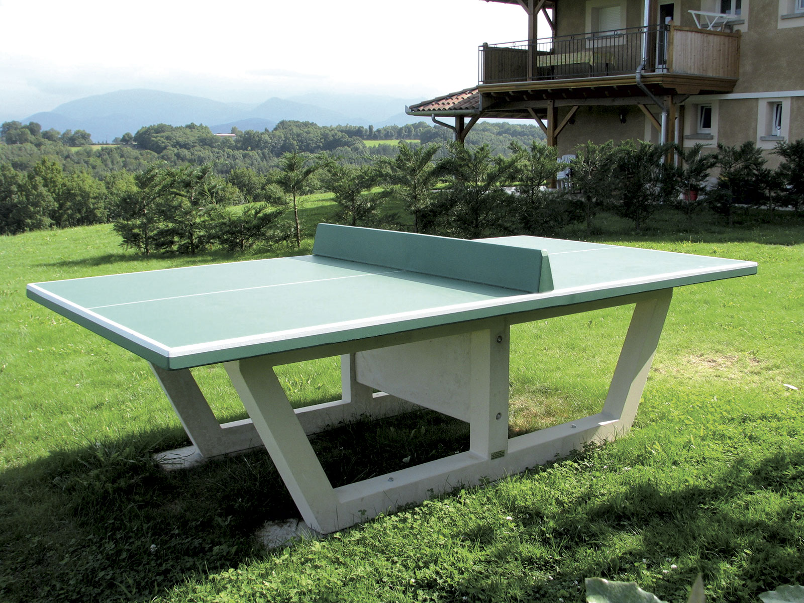 Table de ping-pong en béton